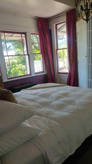 The Oaks- A Beautifully Appointed 1890S Villa Featherston Eksteriør bilde