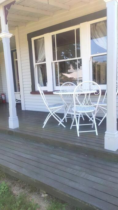The Oaks- A Beautifully Appointed 1890S Villa Featherston Eksteriør bilde