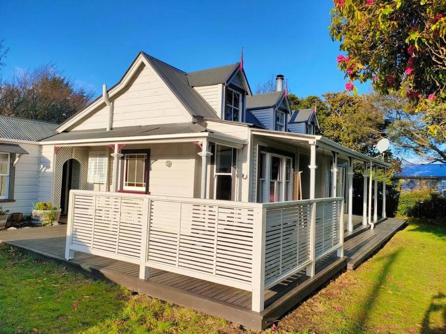 The Oaks- A Beautifully Appointed 1890S Villa Featherston Eksteriør bilde